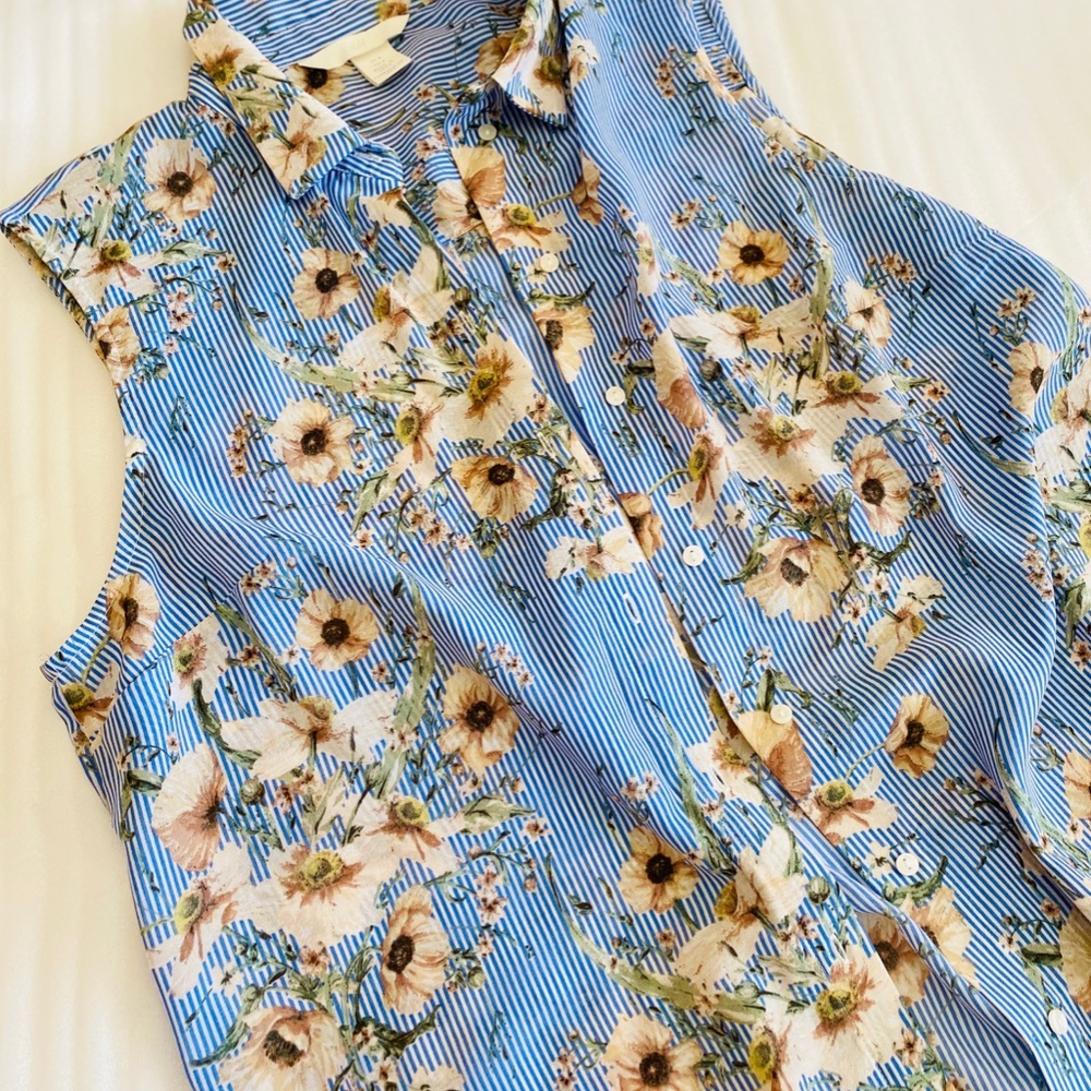 HM Floral sleeveless botton down blouse